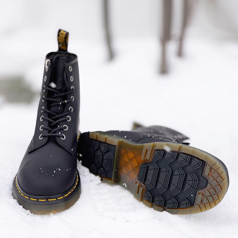 dr martens 1460 snow
