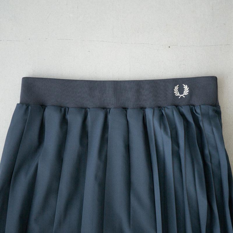 FRED PERRY（フレッドペリー） グラデーション カラー パネル スカート