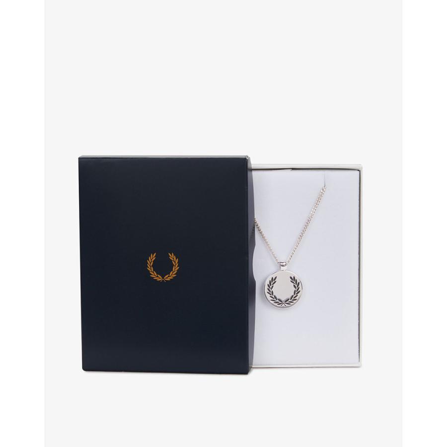 FRED PERRY（フレッドペリー） 【10%OFF】英国製 ローレルリース