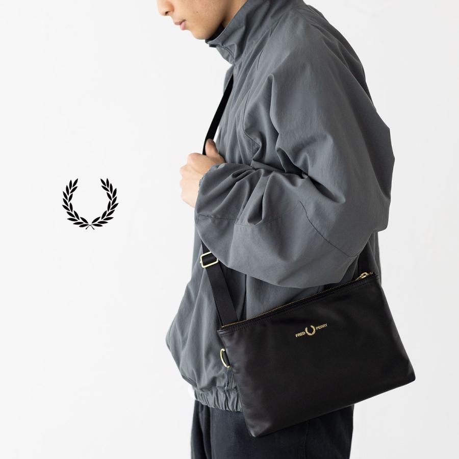 FRED PERRY（フレッドペリー） スムースレザー サコッシュ L2801