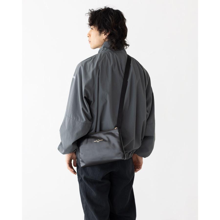 FRED PERRY（フレッドペリー） スムースレザー サコッシュ L2801