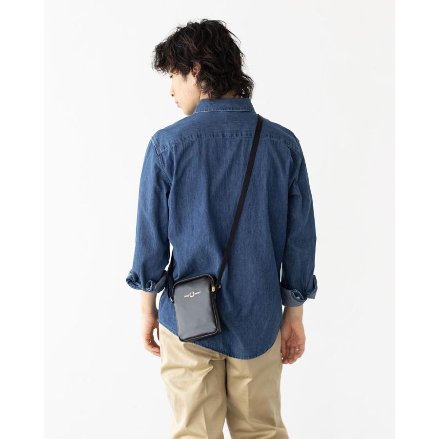 FRED PERRY（フレッドペリー） スムースレザー スモール サイド バッグ