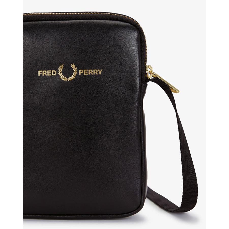 FRED PERRY（フレッドペリー） スムースレザー スモール サイド バッグ