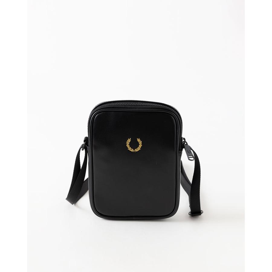 FRED PERRY（フレッドペリー） スムース レザー スモール サイドバッグ
