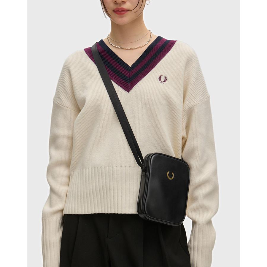FRED PERRY（フレッドペリー） スムース レザー スモール サイドバッグ