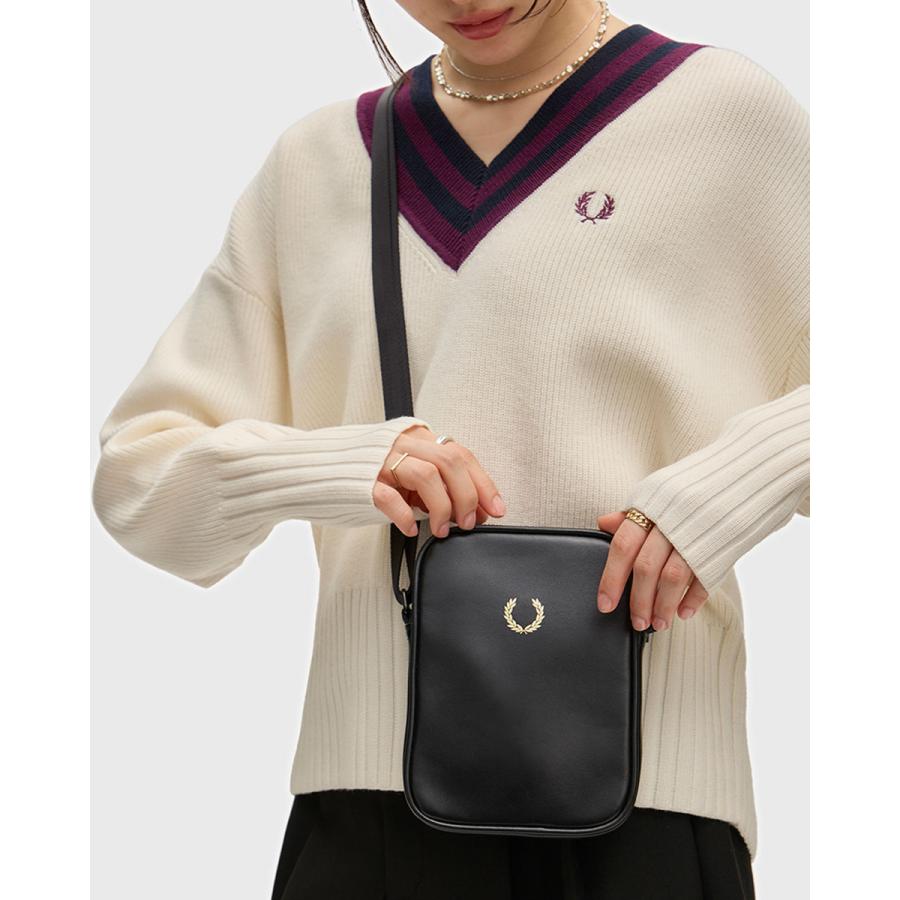 FRED PERRY（フレッドペリー） スムース レザー スモール サイドバッグ