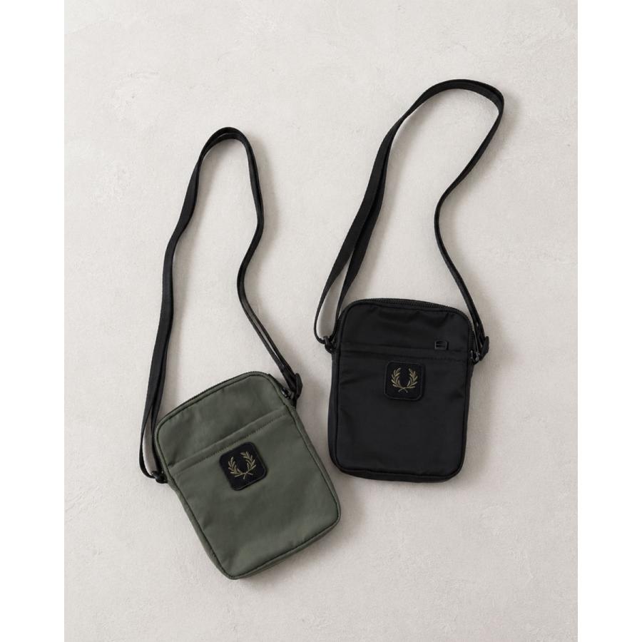 FRED PERRY（フレッドペリー） クリンクル ナイロン スモール サイド
