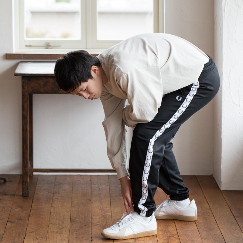 Fred Perry ホワイト ジョガーパンツ