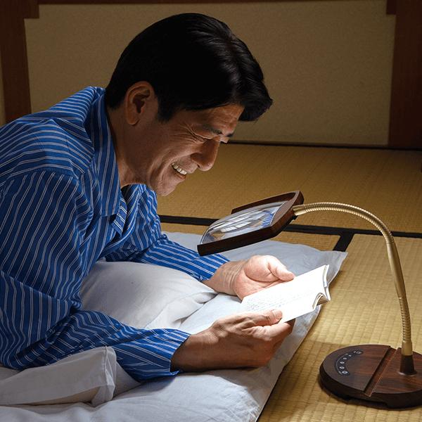 卓上ルーペ 目が楽プレミアム LEDライト 大型レンズ 読書 角度変更