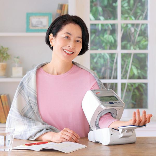 オムロン楽らく血圧計セット（講評レポート付き） 送料無料 スポットアーム 血圧手帳付き　オムロン　血圧計　管理医療機器　楽らく | オムロン | 01