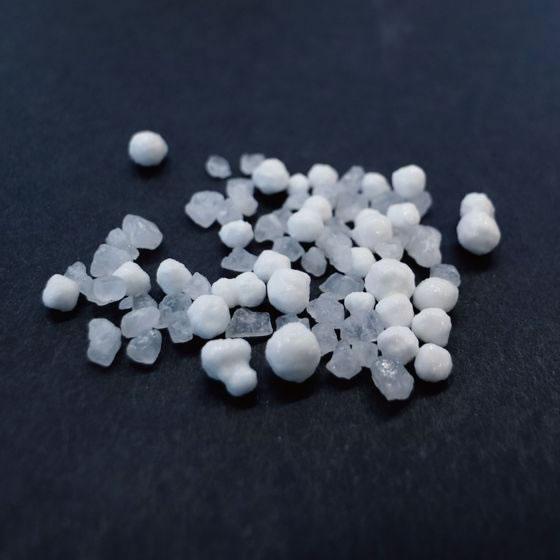 【お取り寄せ】高森コーキ 凍結防止融雪剤 エコワンダーEX 10kg×2袋 ECO-10 雪かき 除雪作業 現場 安全 作業 送料無料 |  | 01