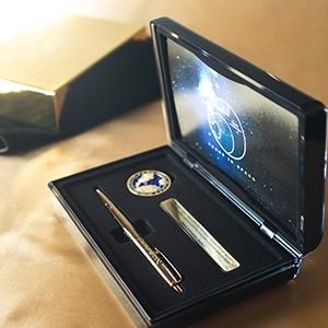 高級 ボールペン フィッシャー 限定版 アポロ7号50周年記念 ゴールドチタニウム アストロノートスペースペン＆コインセット AG7-LE | FISCHER | 03