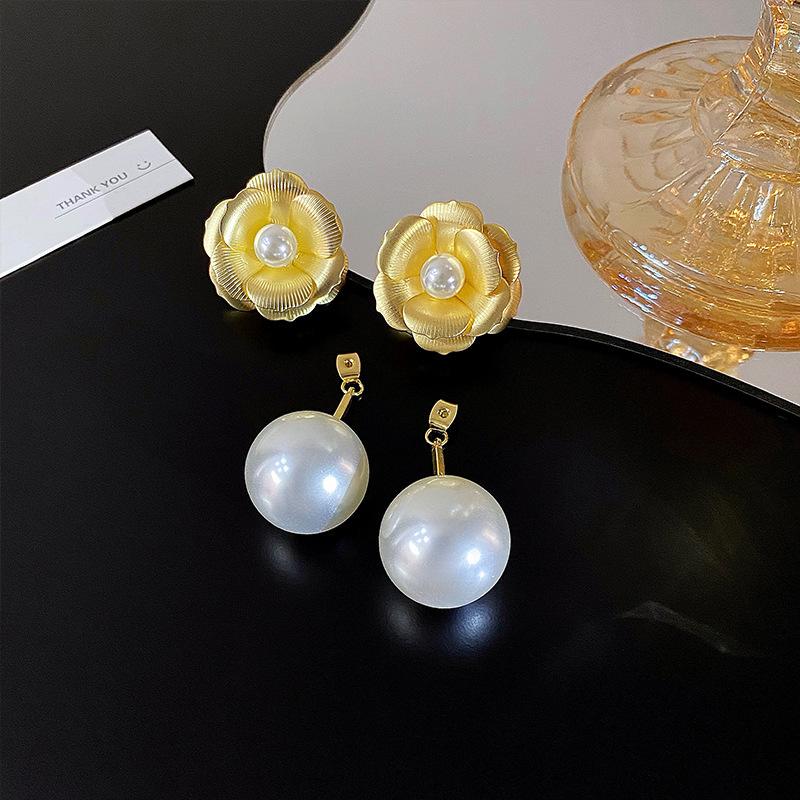 マットゴールドフラワー 大粒パールピアス花 ピアス 大ぶり パール