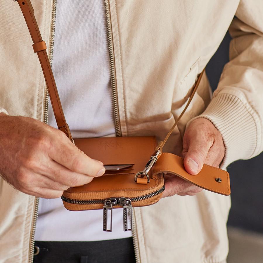 COCOMEISTER 【ココマイスター】 シティライト・スマホジップ