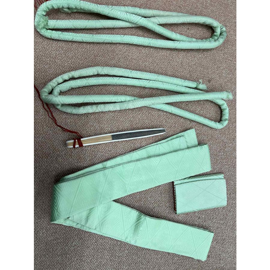 貸衣装処分品 鶯色　黄緑より薄め 帯締め2本　筥迫1つ　抱え帯１本　扇子１本 | 