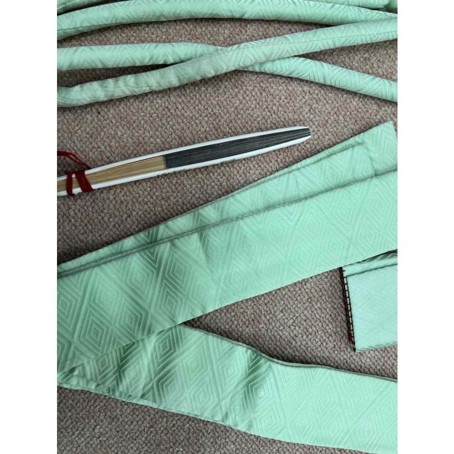 貸衣装処分品 鶯色　黄緑より薄め 帯締め2本　筥迫1つ　抱え帯１本　扇子１本 |  | 02