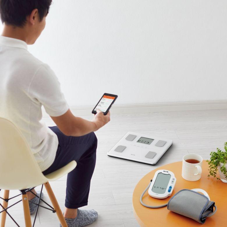 最新モデル 新品 TANITA タニタ 体組成計スマホ連動【業界初 脚点判定 TANITA タニタ 体組成計 BC-772 乗るピタ 脚点 体重計 100g単位