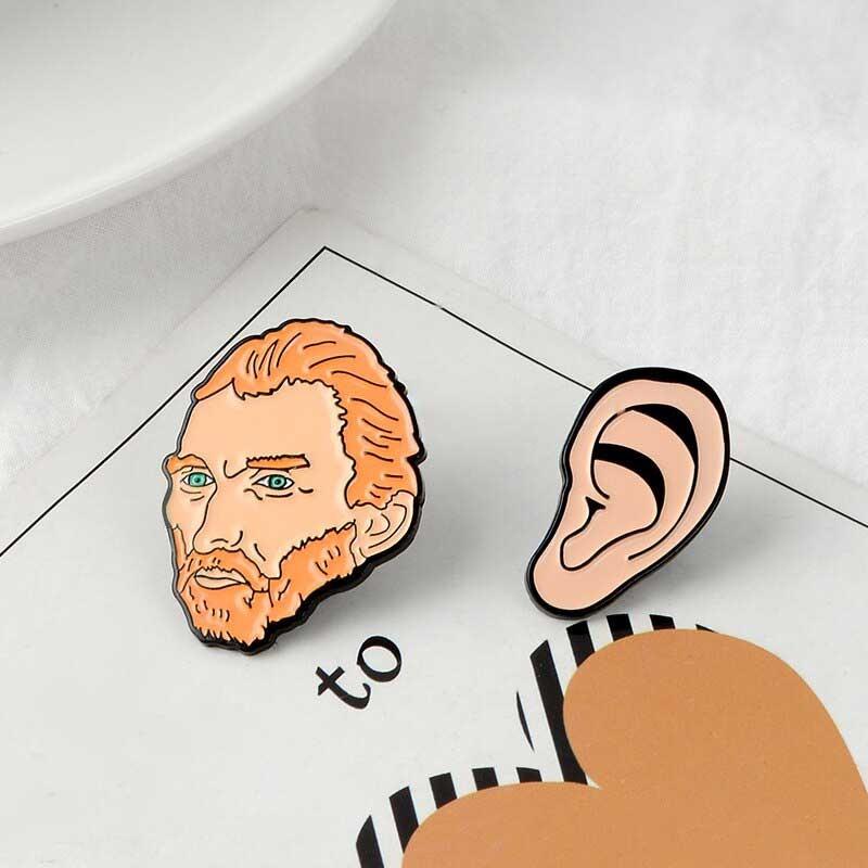 ピンバッジ ピンブローチ メンズ レディース アクセサリー ラペルピン エナメルコート ヴァン・ゴッホと耳 ラーメン モチーフ イラスト風 バッジ |  | 05