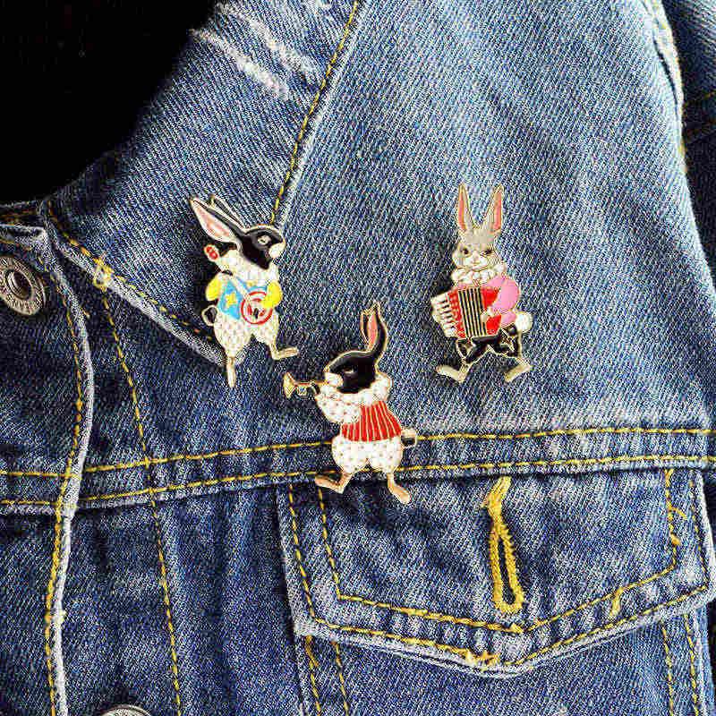 ピンバッジ うさぎの音楽隊 ラッパー アコーディオン バンジョー ピンブローチ メンズ レディース ラペルピン 童話 バッジ アクセサリー、送料無料 | 