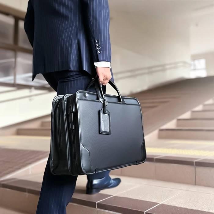 ビジネスバッグ メンズ B4ファイル 撥水 2way 2層 底W エキスパンダブル 大開き 牛革ハンドル 営業カバン 黒 横 横型 J.C HAMILTON |  | 01