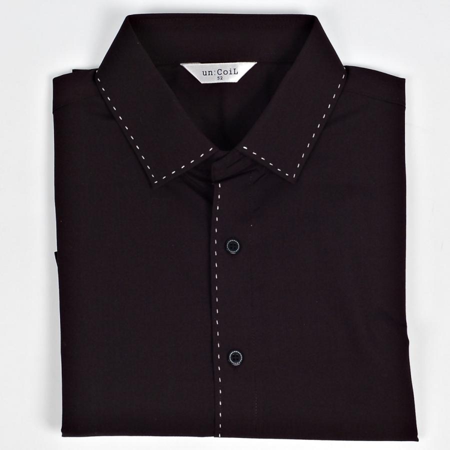 黒のドレスシャツ 前面、白ステッチ ドレスシャツ 伸びるストレッチ生地 ステッチ 装飾 長袖 ワイシャツ