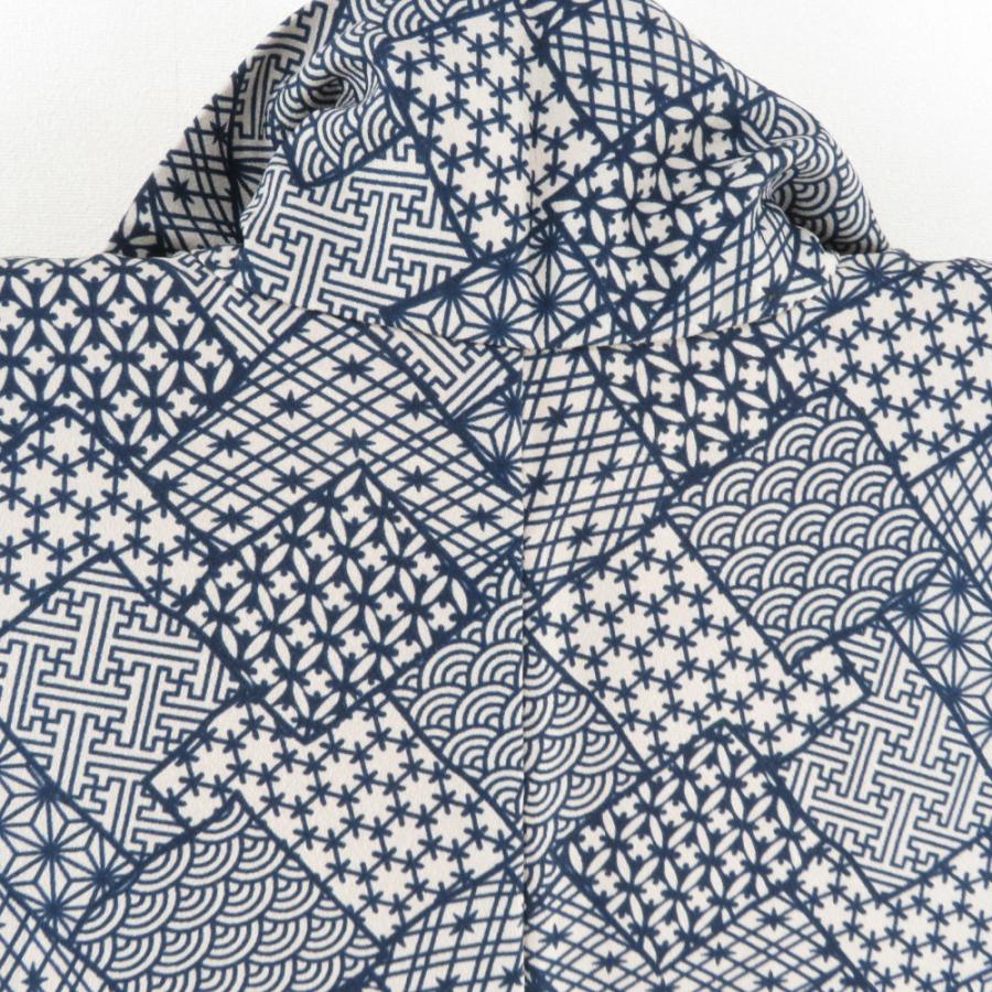 小紋 裂取文様 袷 広衿 青ベージュ色 ポリエステル カラー胴裏 洗える着物 Mサイズ 仕立て上がり カジュアル 身丈164cm |  | 04