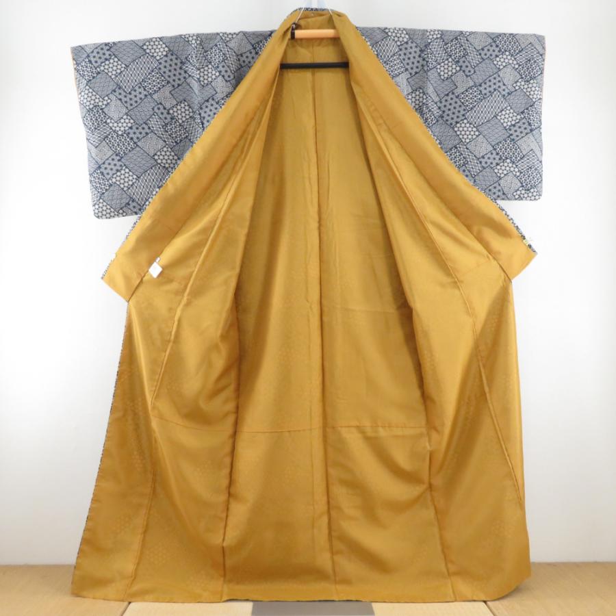 小紋 裂取文様 袷 広衿 青ベージュ色 ポリエステル カラー胴裏 洗える着物 Mサイズ 仕立て上がり カジュアル 身丈164cm |  | 05