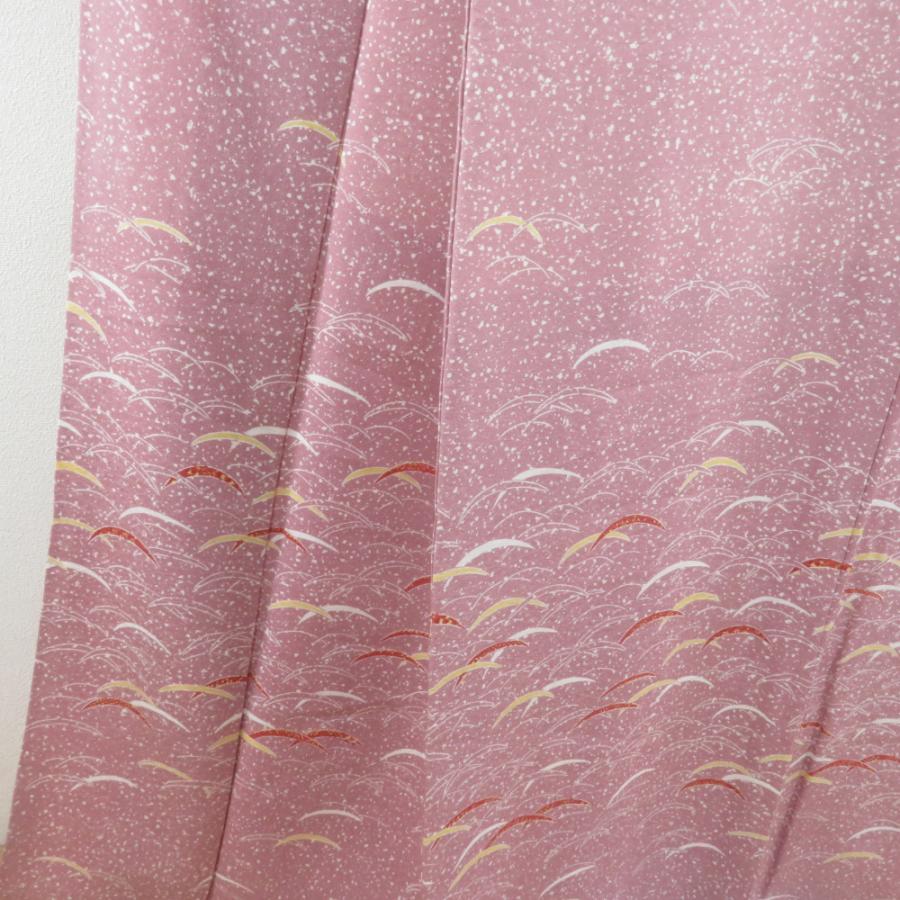 付下げ小紋 たたきに芝草文様 袷 広衿 桃色 正絹 仕立て上がり 紋なし カジュアル着物 身丈154cm |  | 01