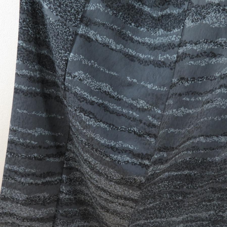 小紋 大久保玄才 そめのざ玄才 たたき染め文様 袷 広衿 灰色 黒色 正絹 仕立て上がり カジュアル着物 作家物 落款付 身丈158cm 小紋 大久保玄才 そめのざ玄才 たたき染め文様 袷 広衿 灰色 黒色 正絹