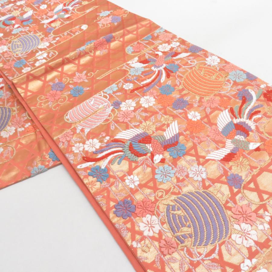 袋帯 振袖用 桜に鳳凰文様 桃橙色 金糸 唐織 六通柄 正絹 仕立て上がり 着物帯 長さ424cm |  | 01