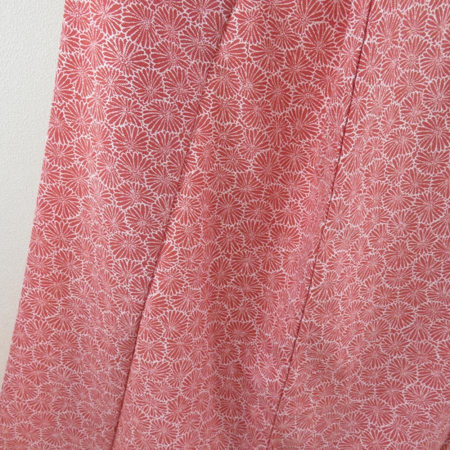 小紋 菊文様 赤色 白色 袷 広衿 ポリエステル 洗える着物 仕立て上がり カジュアル 身丈157cm |  | 01