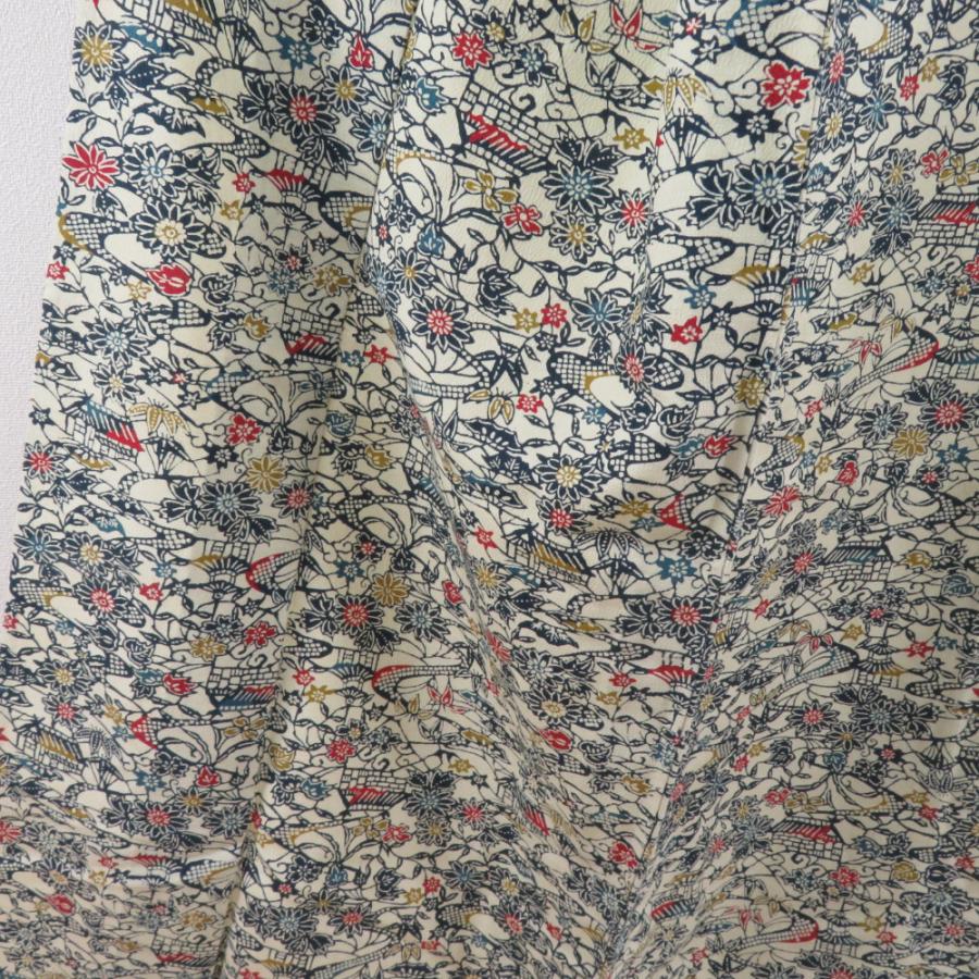 小紋 紬地 型染め 花に家屋文様 単衣 広衿 薄黄色 正絹 仕立て上がり カジュアル着物 身丈152cm |  | 01