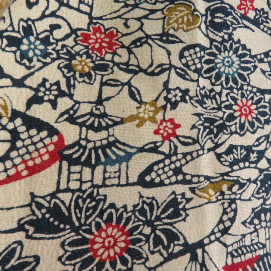 小紋 紬地 型染め 花に家屋文様 単衣 広衿 薄黄色 正絹 仕立て上がり カジュアル着物 身丈152cm |  | 04