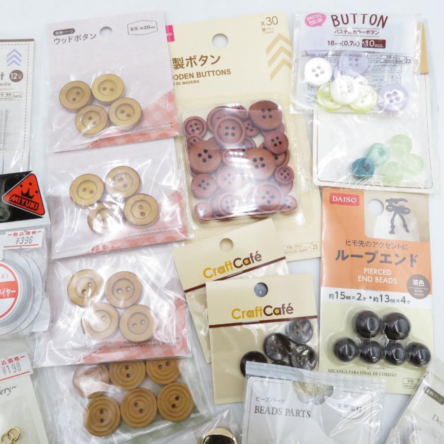DAISO ダイソー 裁縫道具 【まとめ売り】 36点セット ウッドボタン アンティーク ビーズ かしめ玉 装飾パーツ 手芸 ハンドメイド  未使用品 |  | 02