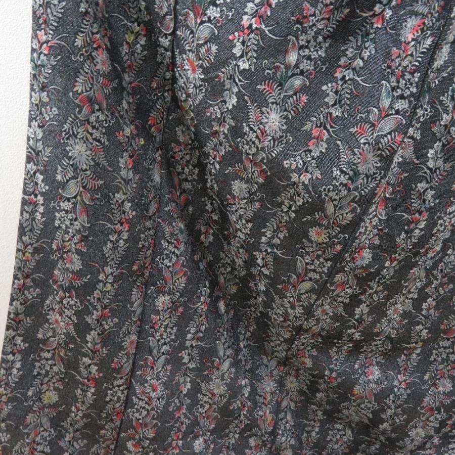 アンティーク 御召 草花柄 黒色 銀糸 袷 広衿 正絹 昭和レトロ 紋なし 昔着物 身丈167cm |  | 01