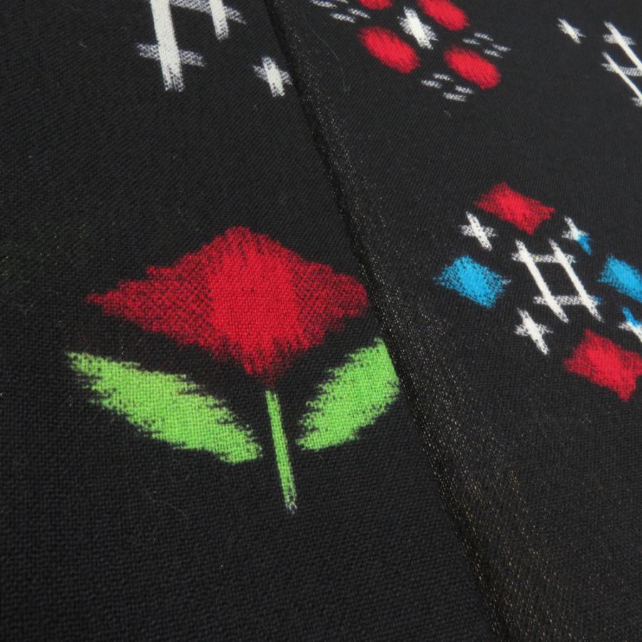 ウール着物 単衣 井桁に花文様 絣柄 織り柄 黒色 バチ衿 カジュアルきもの 普段着物 仕立て上がり 身丈166cm |  | 02