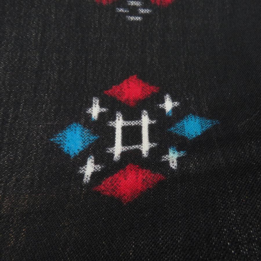 ウール着物 単衣 井桁に花文様 絣柄 織り柄 黒色 バチ衿 カジュアルきもの 普段着物 仕立て上がり 身丈166cm |  | 03