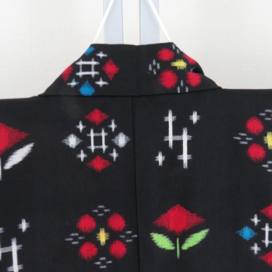 ウール着物 単衣 井桁に花文様 絣柄 織り柄 黒色 バチ衿 カジュアルきもの 普段着物 仕立て上がり 身丈166cm |  | 05