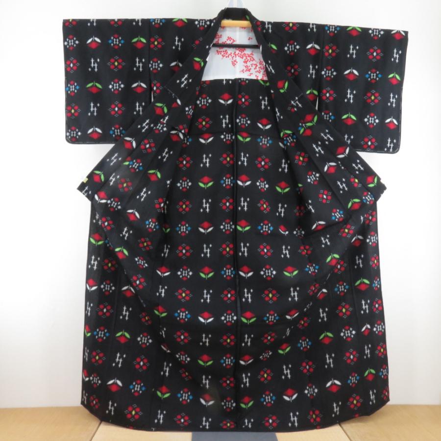 ウール着物 単衣 井桁に花文様 絣柄 織り柄 黒色 バチ衿 カジュアルきもの 普段着物 仕立て上がり 身丈166cm |  | 06