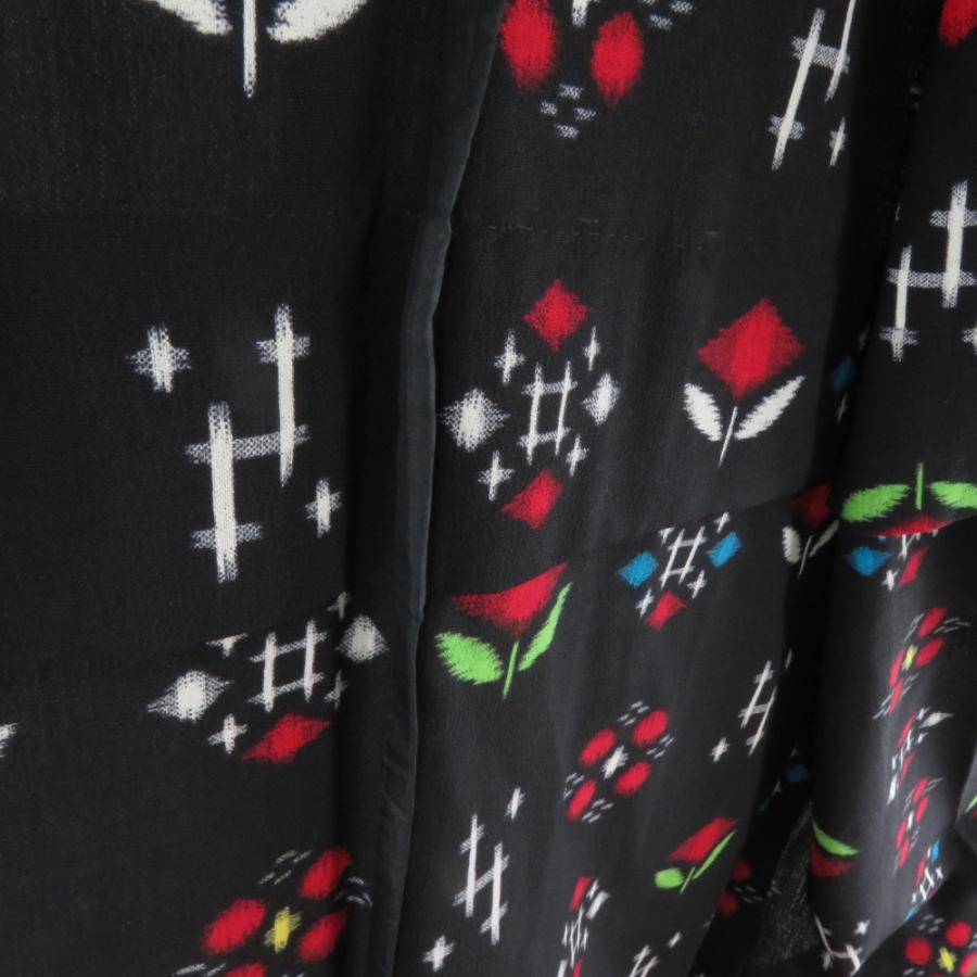 ウール着物 単衣 井桁に花文様 絣柄 織り柄 黒色 バチ衿 カジュアルきもの 普段着物 仕立て上がり 身丈166cm |  | 07