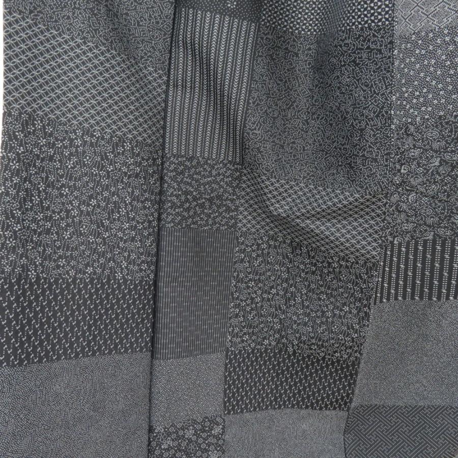 御召 織文様 伊勢型織 織座小紋 正絹 灰黒色 袷 広衿 紋なし カジュアル 仕立て上がり着物 丹後ちりめん 身丈158cm 【キモノオフ野々市若松店】 御召 織文様 伊勢型織 織座小紋 正絹 灰黒色 袷 広衿 紋なし