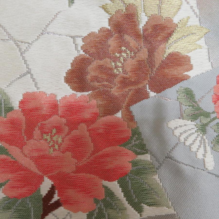 名古屋帯 西陣織り 仕付け糸付き 正絹 クリーム色ｘシルバーｘ多色 色紙に花々文様 お太鼓柄 未使用品 【キモノオフ野々市若松店】 名古屋帯 西陣織り 仕付け糸付き 正絹 クリーム色xシルバーx多色