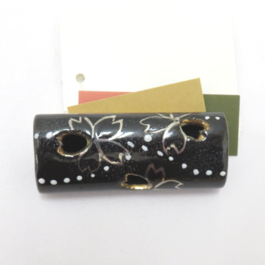 和小物 京焼 竹精陶苑 趣楽座 帯留め 筒型 透かし彫り 陶器 桜 黒 箱有