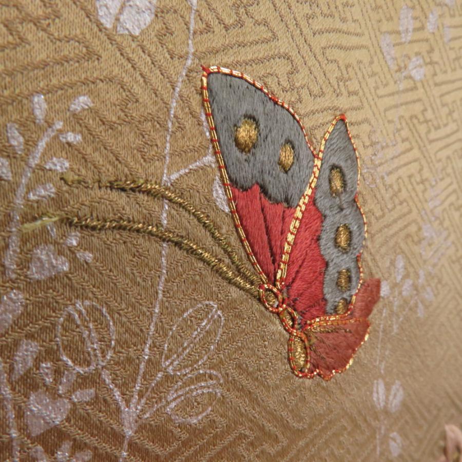 上質訪問着　地柄　一つ紋　パールトーン　わっこ様 訪問着 絞り 刺繍入り 茶色x辛子色 蝶々と流水に萩紋様 一