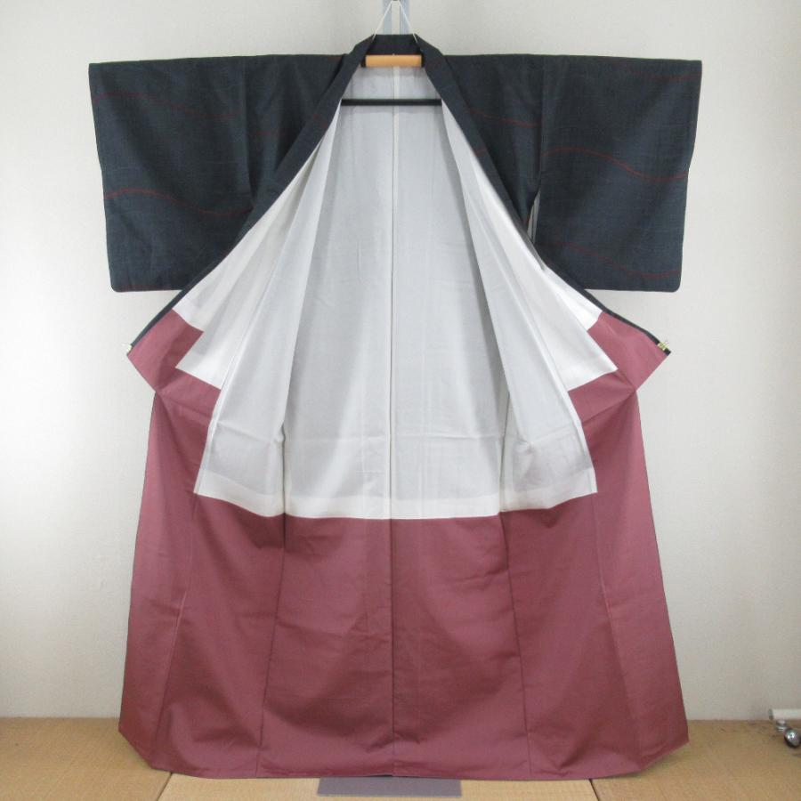 紬 着物 大島紬 よろけ縞模様 紺色ｘ青色ｘ赤色 袷 広衿 正絹 仕立て上がり着物 身丈161cm 【キモノオフ野々市若松店】 紬 着物 大島紬 よろけ縞模様 紺色x青色x赤色 袷 広衿 正絹 仕立て