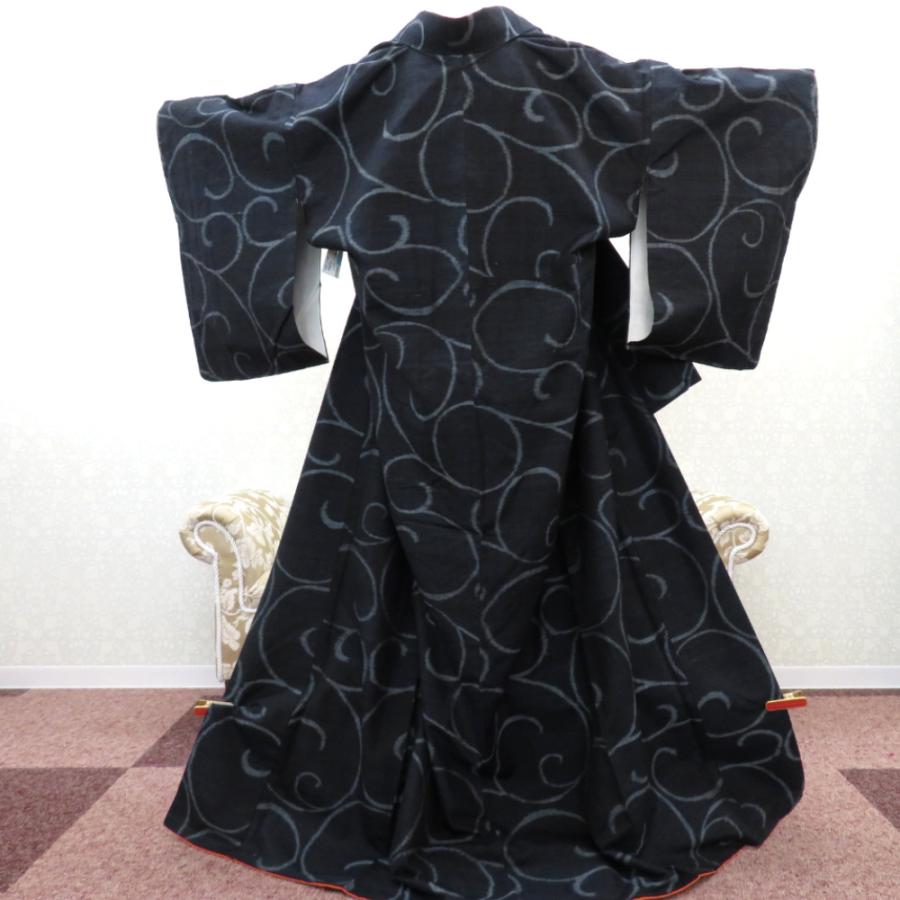 紬 着物 本真綿織 正絹 紺 水色 唐草 袷 広衿 端布付き しつけ糸付き