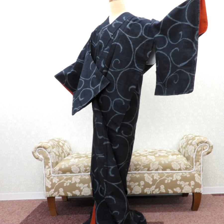 紬 着物 本真綿織 正絹 紺 水色 唐草 袷 広衿 端布付き しつけ糸付き カジュアル着物 仕立て上がり 身丈159.5cm 未使用品 紬 着物 本真綿織 正絹 紺 水色 唐草 袷 広衿 端布付き しつけ糸付き