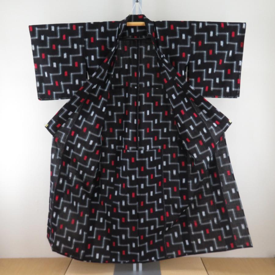 木綿着物 絣模様 単衣 バチ衿 黒色ｘ白色ｘ赤色 仕立て上がり着物 レトロ 身丈150cm 木綿着物 絣模様 単衣 バチ衿 黒色x白色x赤色 仕立て上がり着物