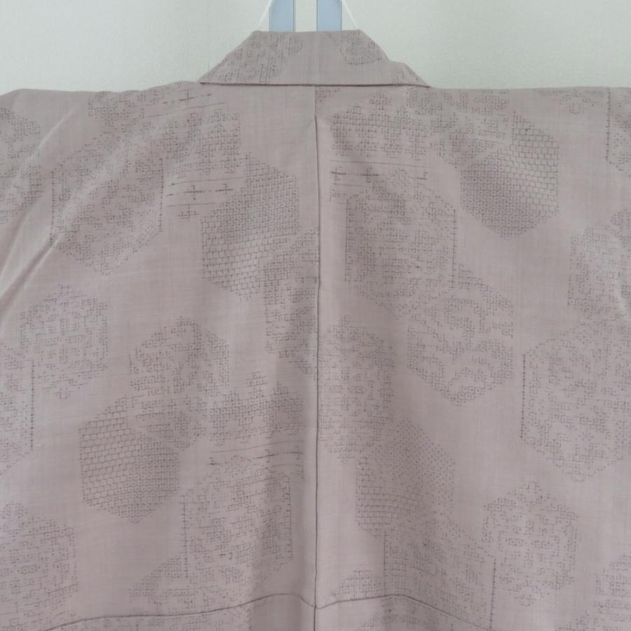 紬 着物 亀甲模様 くすんだピンク色 袷 広衿 絹 仕立て上がり着物 身丈162cm 【キモノオフ野々市若松店】 紬 着物 亀甲模様 くすんだピンク色 袷 広衿 絹 仕立て上がり着物 身丈