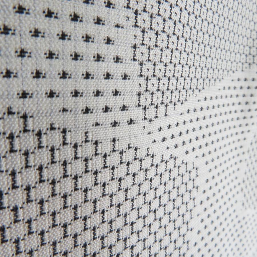 紬 着物 四角模様 白色ｘ黒色 格子に亀甲 バチ衿 絹 仕立て上がり着物 身丈160cm |  | 05